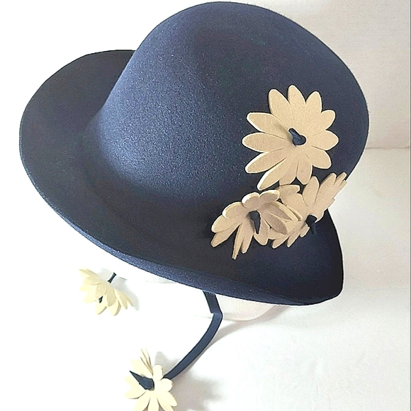 Vintage 'Daisy Chain' Felt Bowler Hat Approx. Circumference 21 in - Picture 2 of 12